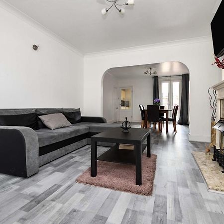 Villa The White Rose Crown, Free Parking & Wifi, 10Beds Colchester Esterno foto