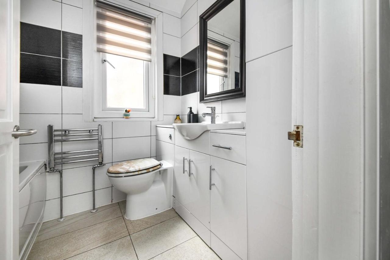 Villa The White Rose Crown, Free Parking & Wifi, 10Beds Colchester Esterno foto