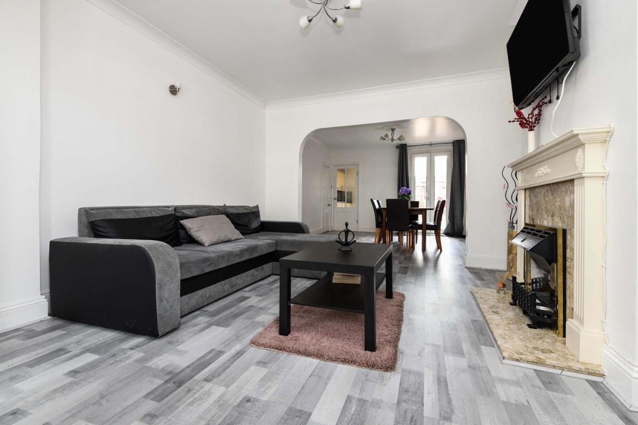 Villa The White Rose Crown, Free Parking & Wifi, 10Beds Colchester Esterno foto