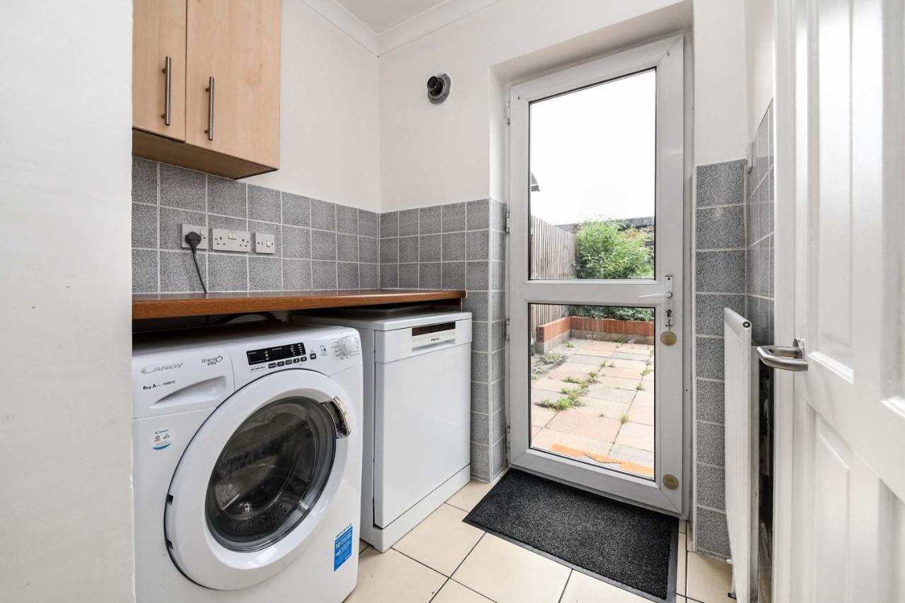 Villa The White Rose Crown, Free Parking & Wifi, 10Beds Colchester Esterno foto