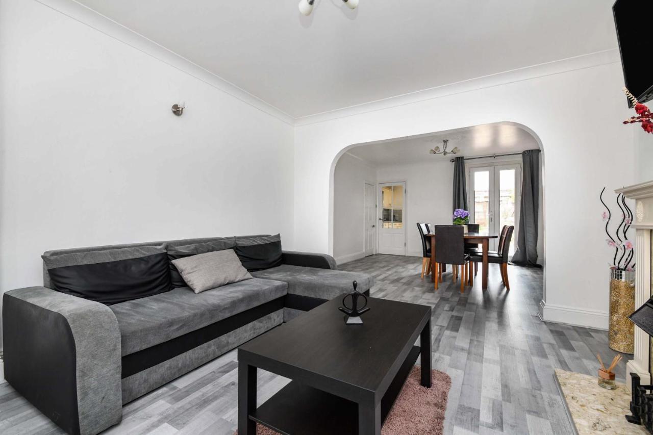 Villa The White Rose Crown, Free Parking & Wifi, 10Beds Colchester Esterno foto