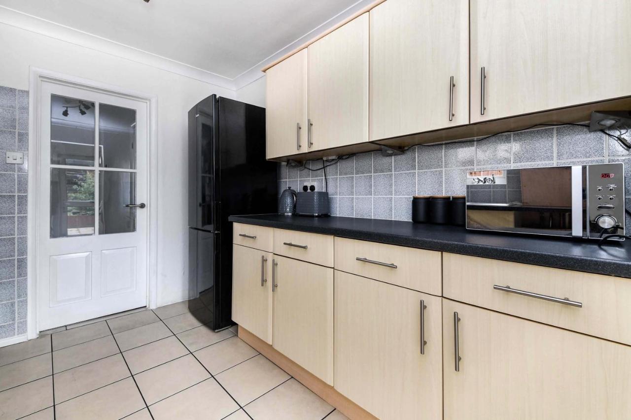 Villa The White Rose Crown, Free Parking & Wifi, 10Beds Colchester Esterno foto
