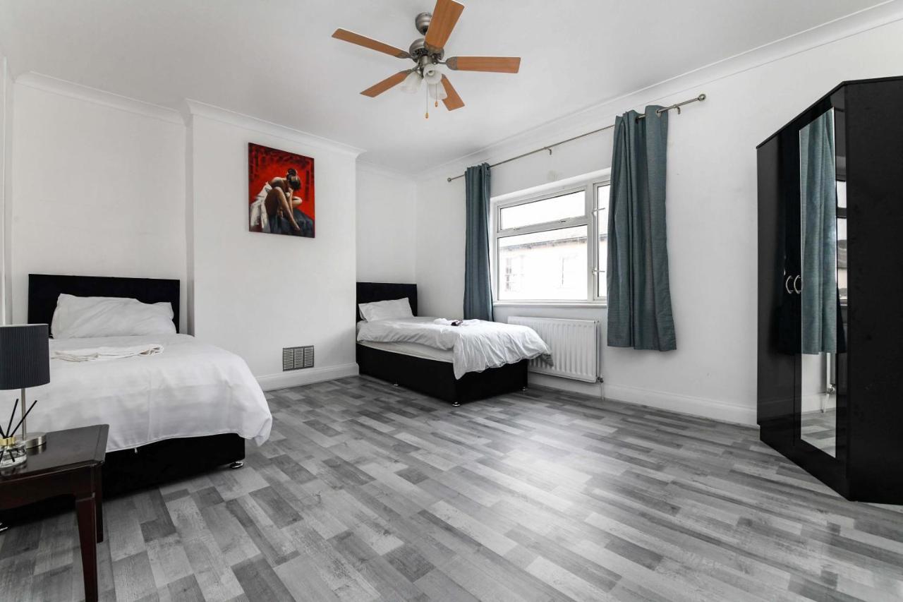 Villa The White Rose Crown, Free Parking & Wifi, 10Beds Colchester Esterno foto