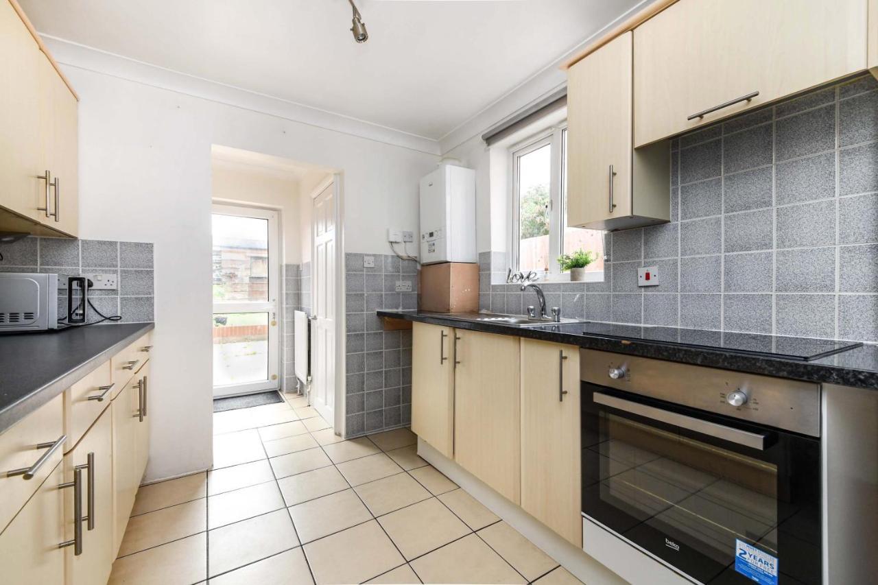 Villa The White Rose Crown, Free Parking & Wifi, 10Beds Colchester Esterno foto