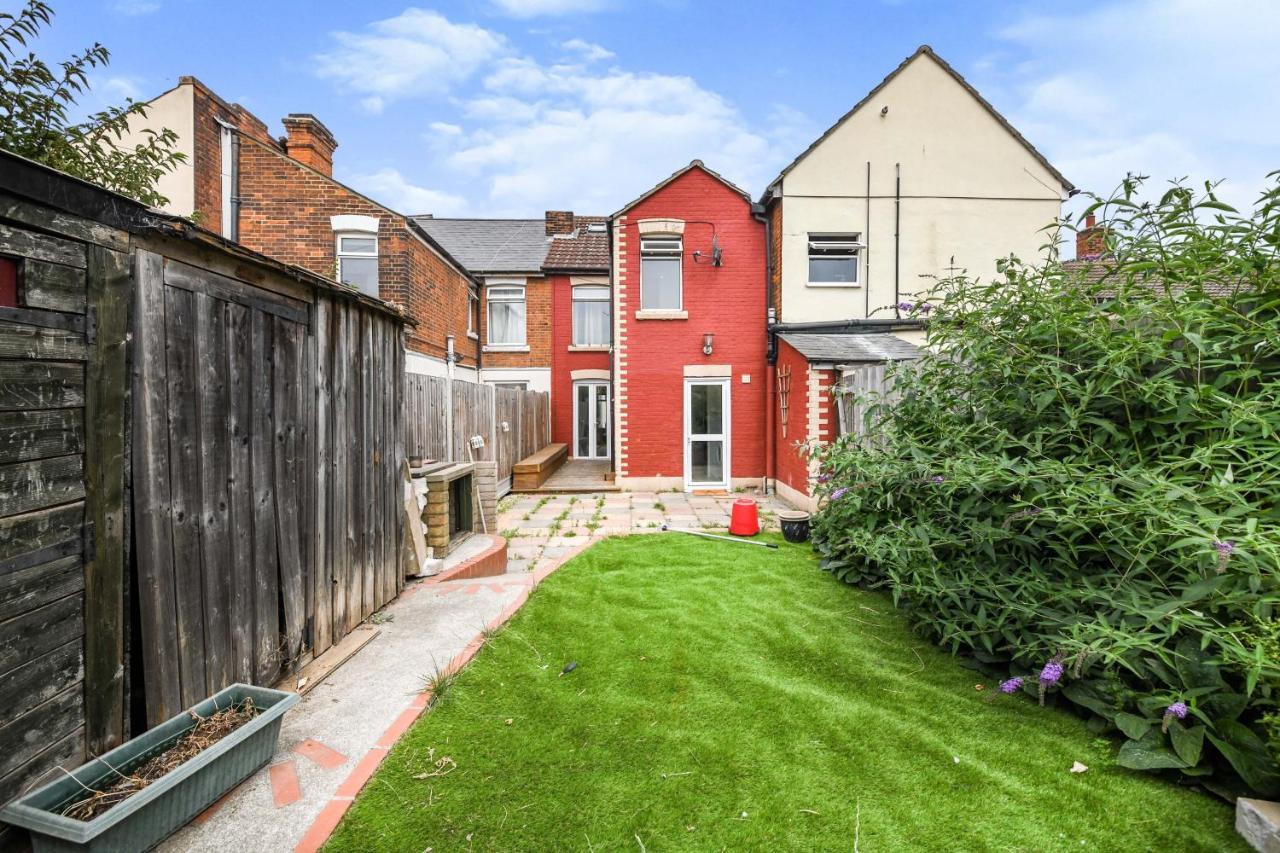 Villa The White Rose Crown, Free Parking & Wifi, 10Beds Colchester Esterno foto